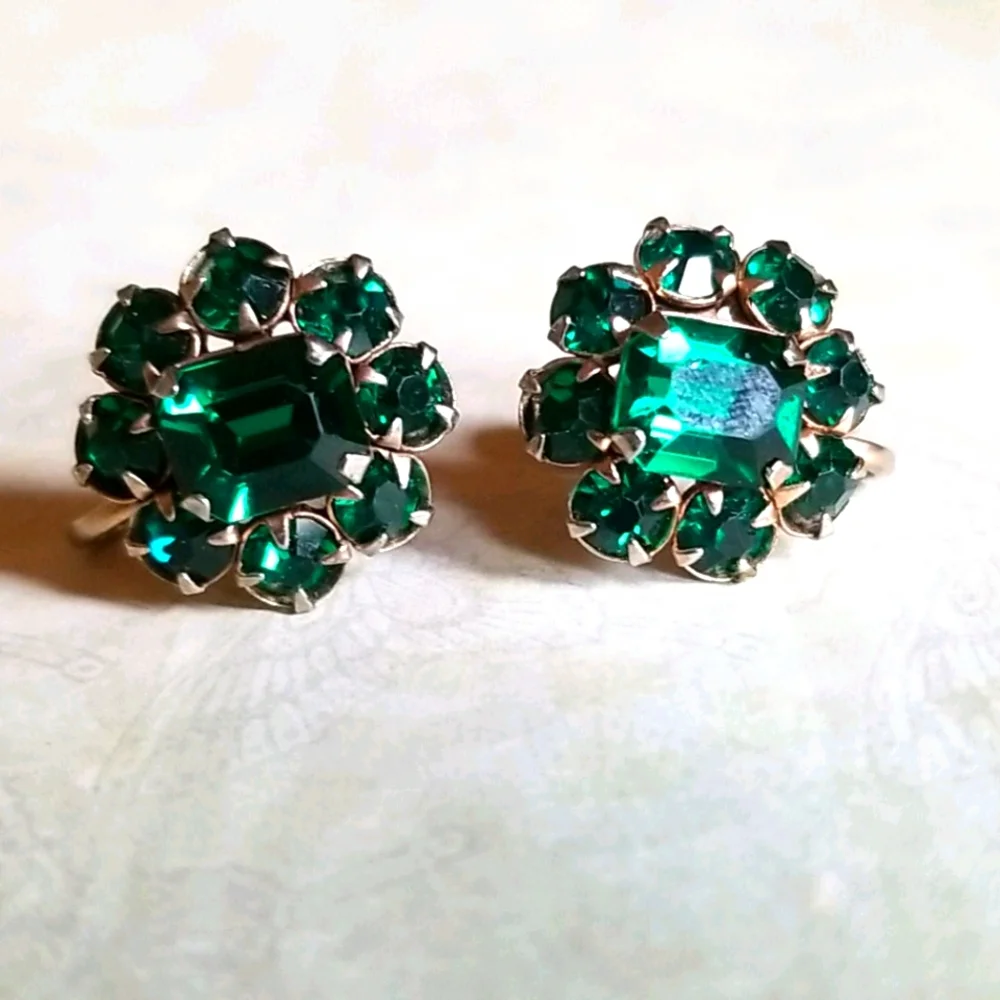 Vintage Simulated Emerald Gold Tone Screw Back Earrings